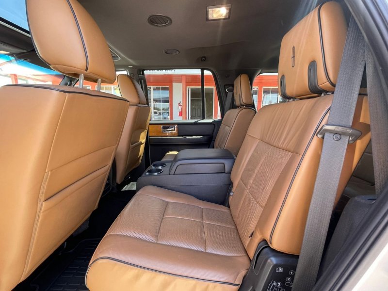 Vehicle image 12 of 21