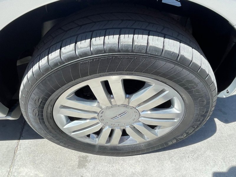 Vehicle image 10 of 21