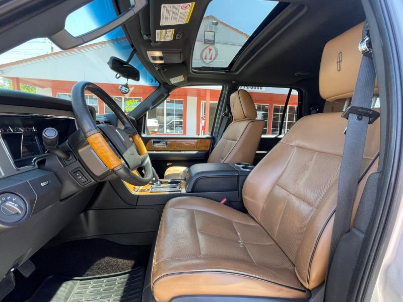 Vehicle image 11 of 21