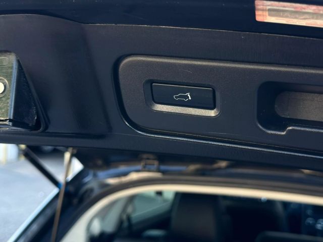 Vehicle image 19 of 48