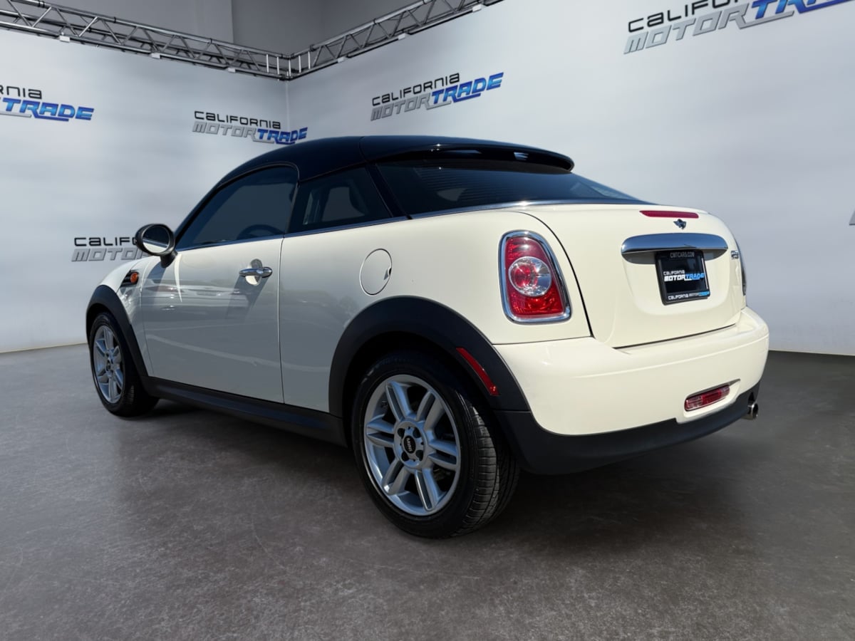 Vehicle image 8 of 19