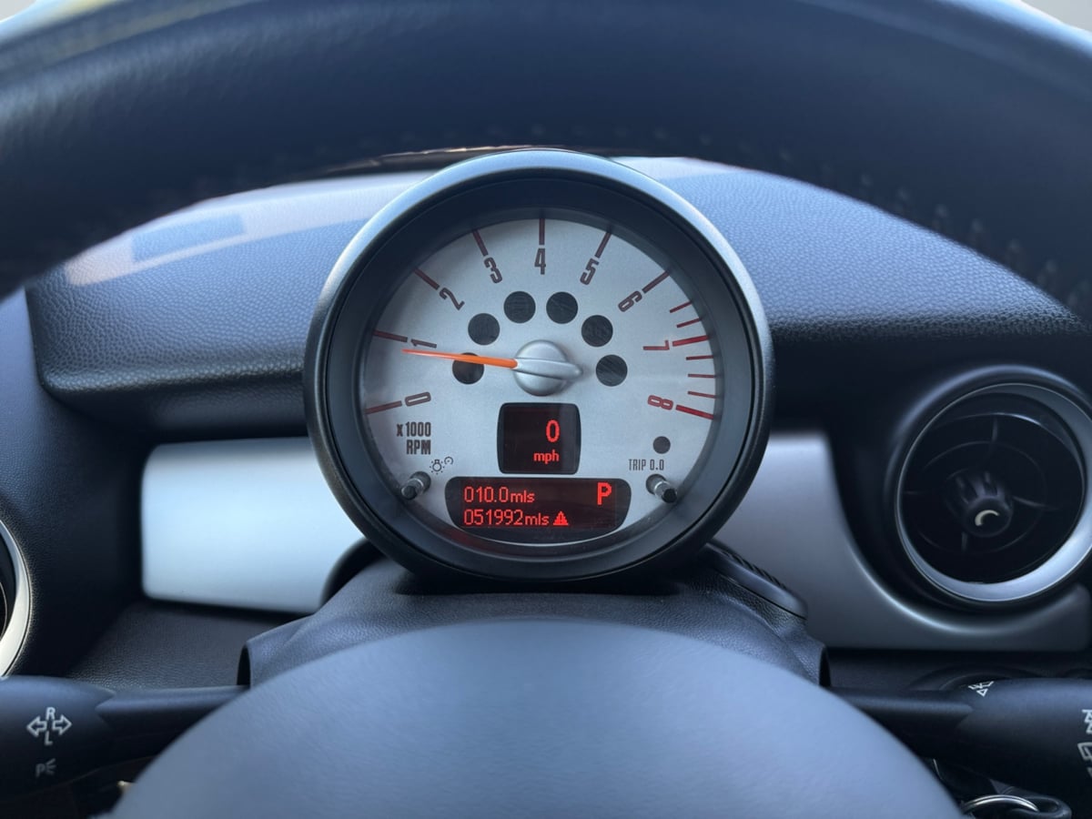 Vehicle image 17 of 19