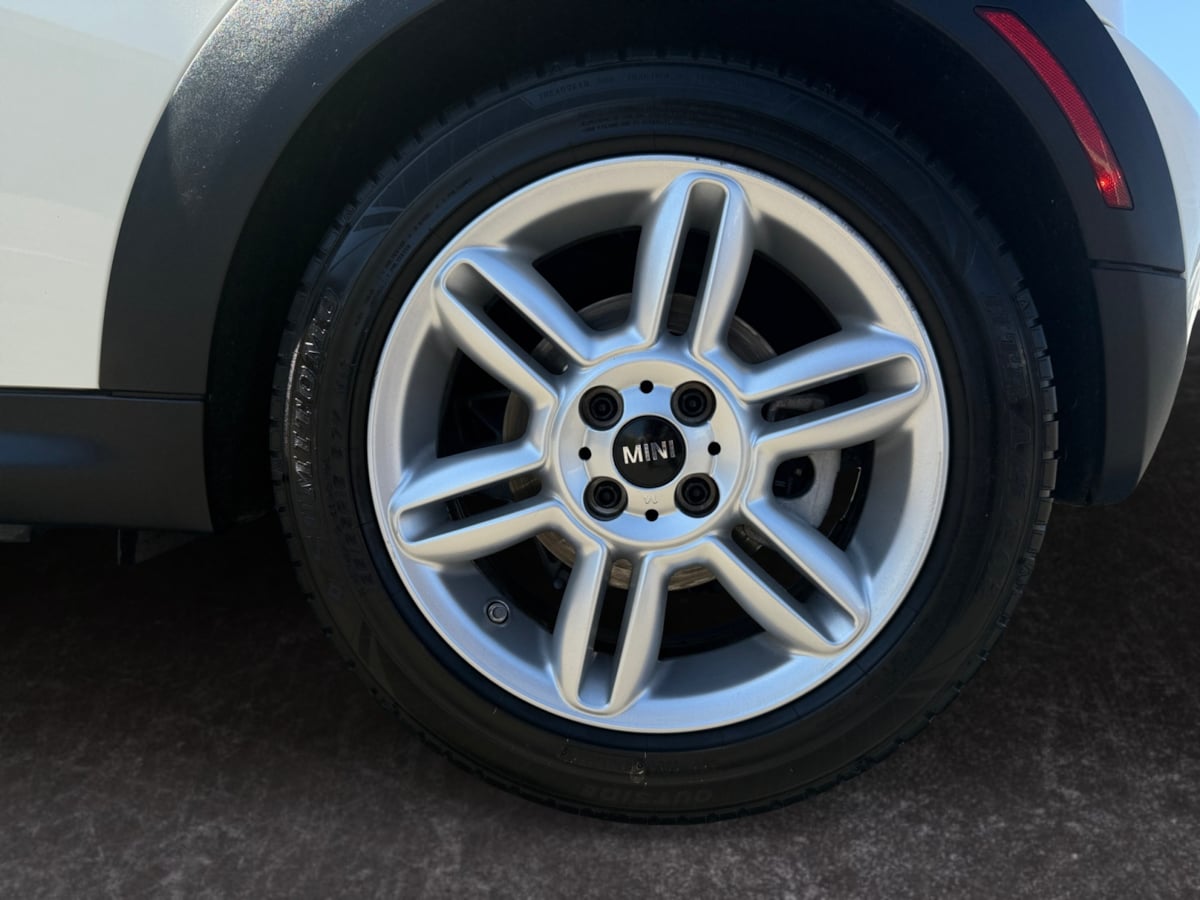 Vehicle image 11 of 19