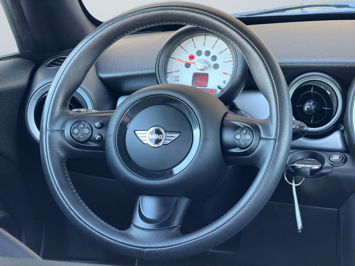 Vehicle image 16 of 19