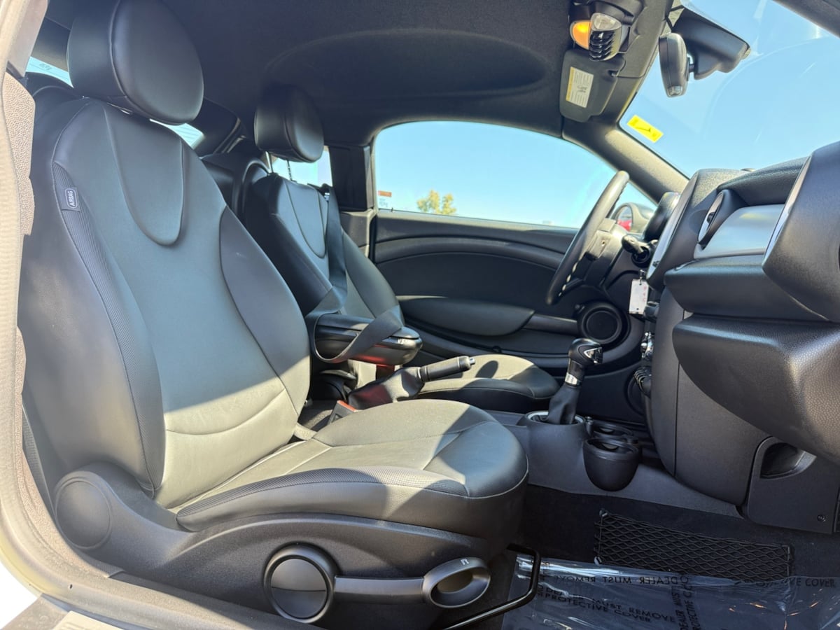 Vehicle image 13 of 19