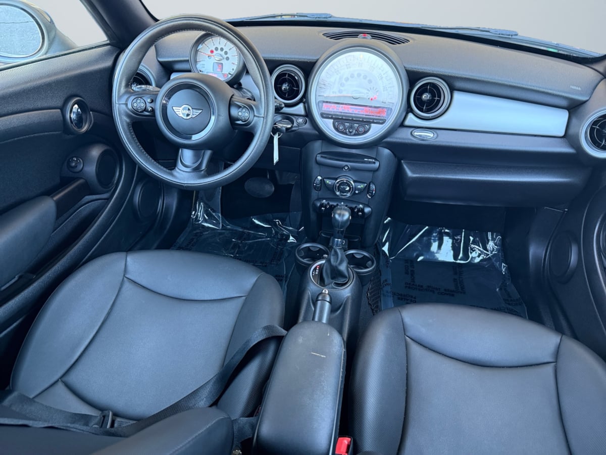 Vehicle image 15 of 19