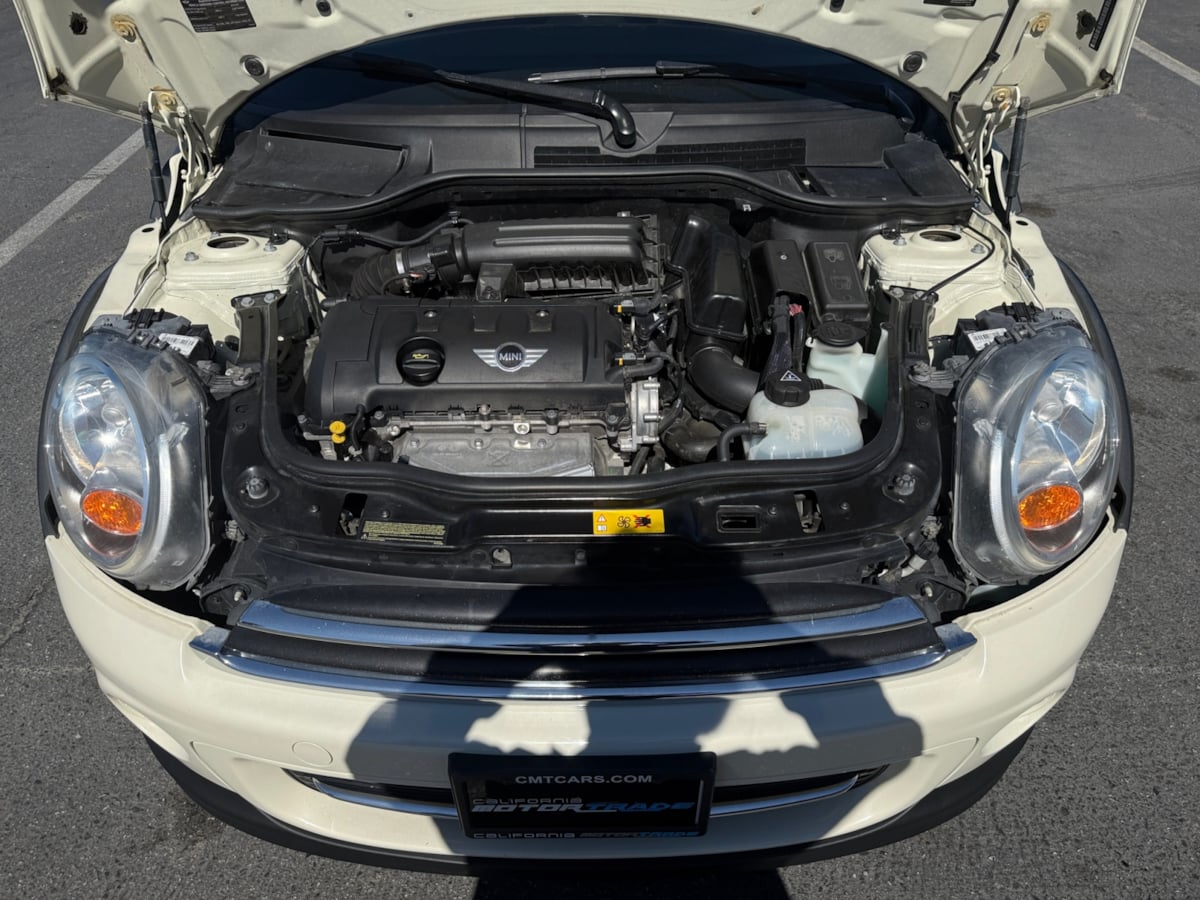 Vehicle image 10 of 19