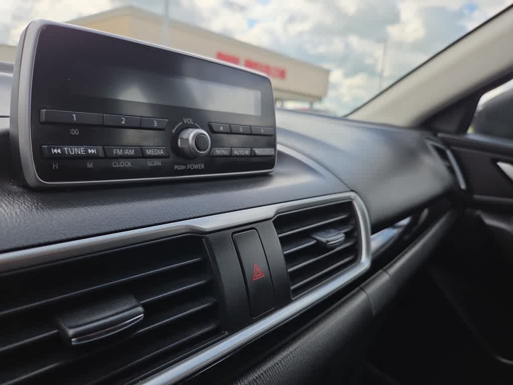 Vehicle image 10 of 16