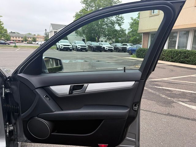 Vehicle image 33 of 53