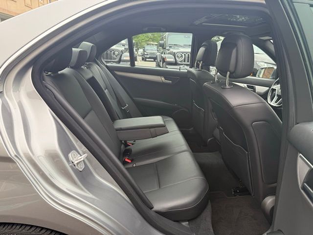 Vehicle image 32 of 53