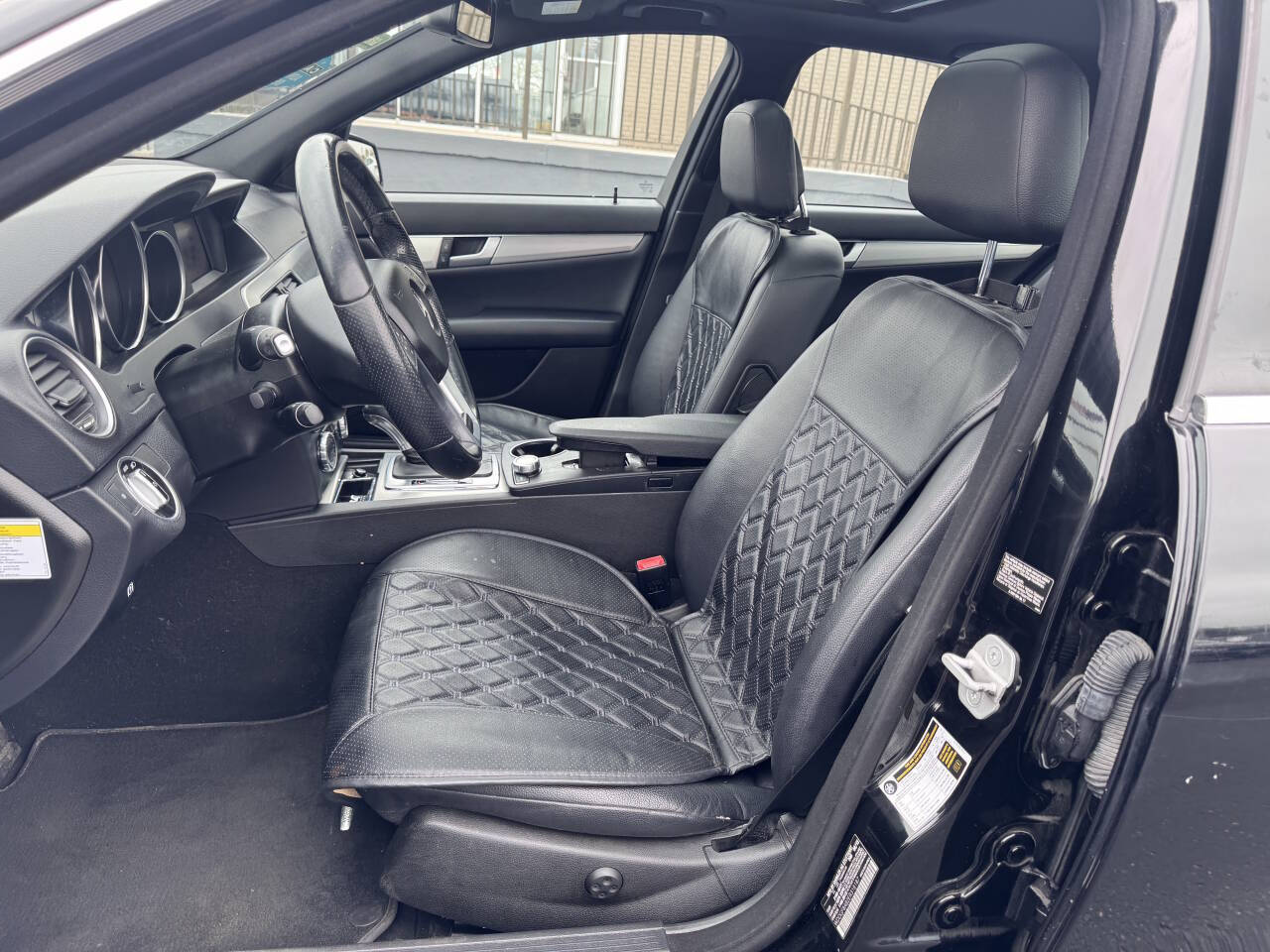 Vehicle image 7 of 31