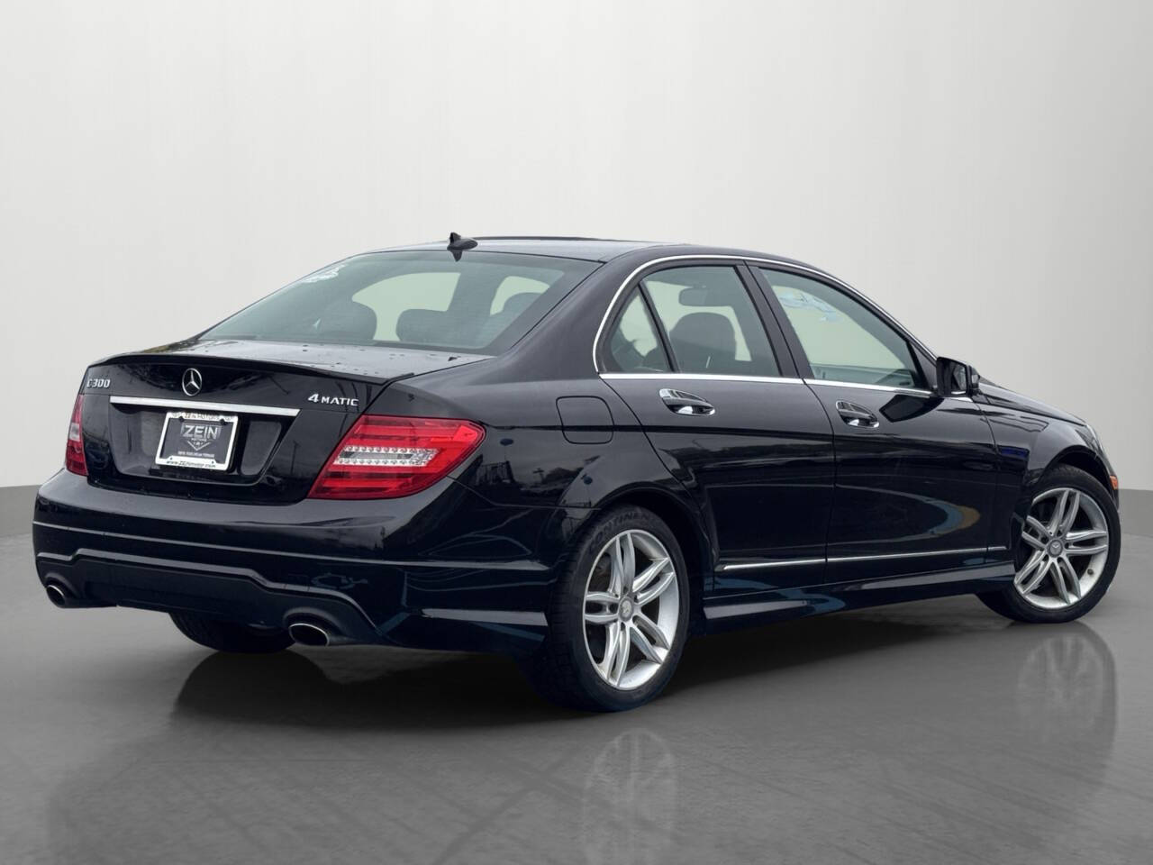 Vehicle image 4 of 31