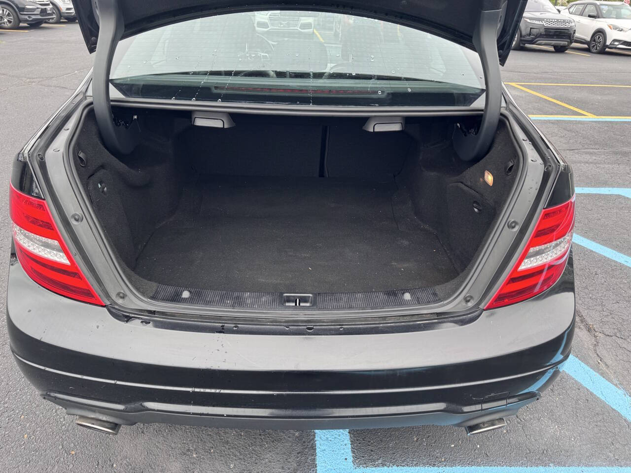 Vehicle image 27 of 31