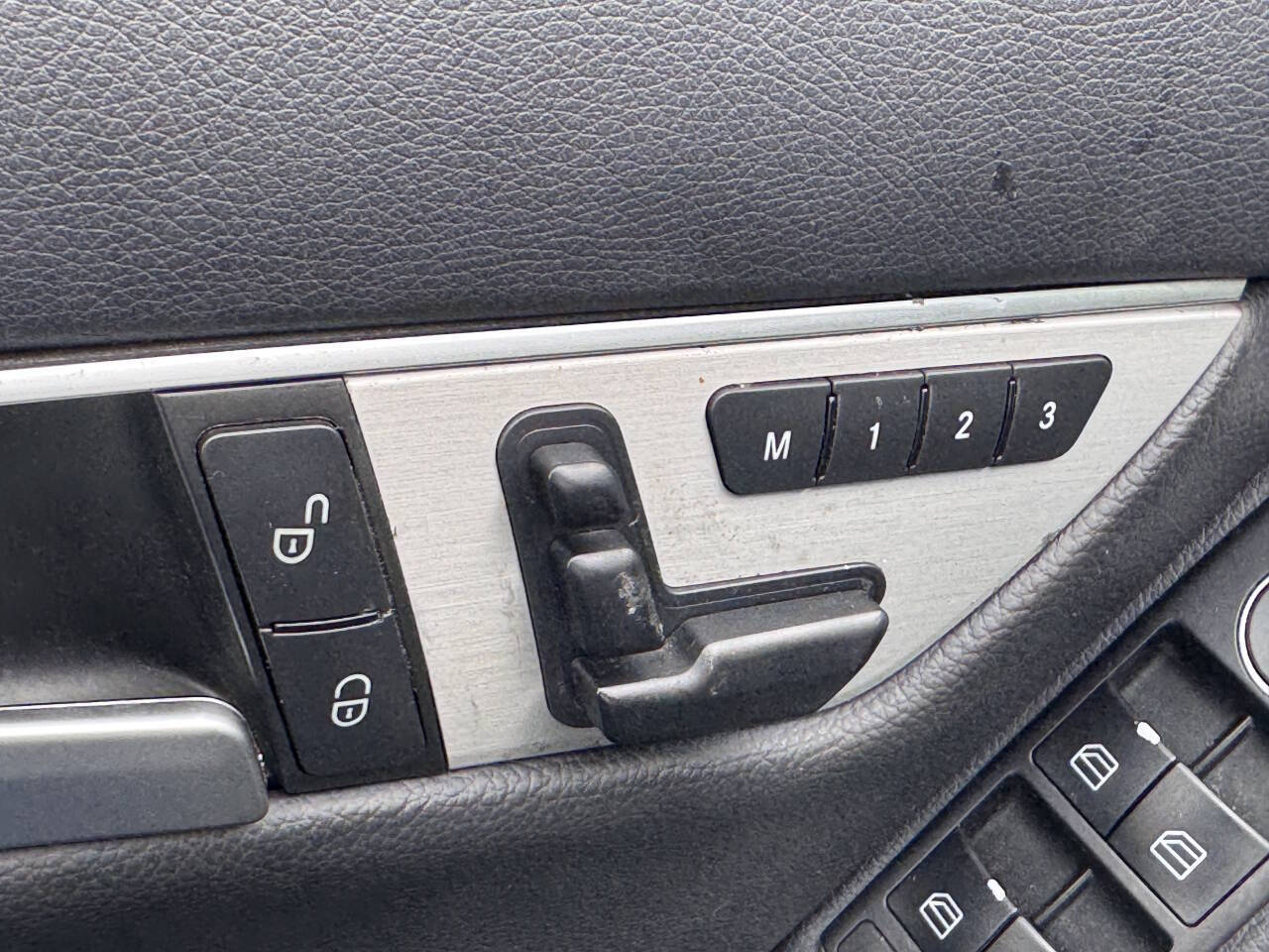 Vehicle image 8 of 31
