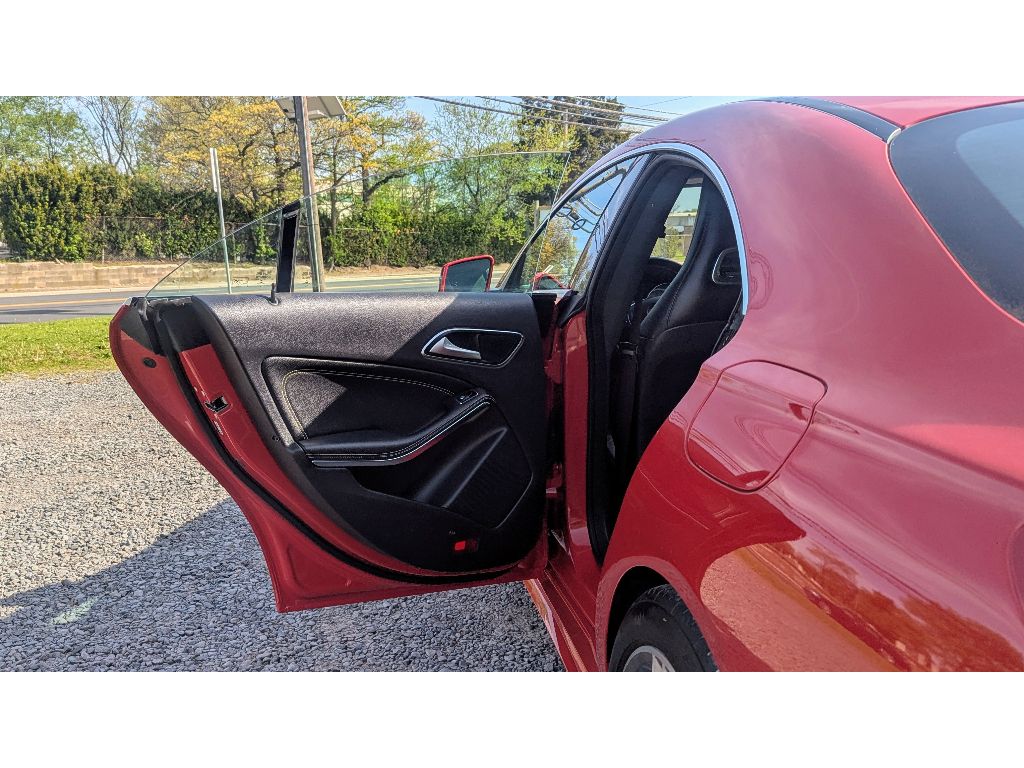 Vehicle image 10 of 29