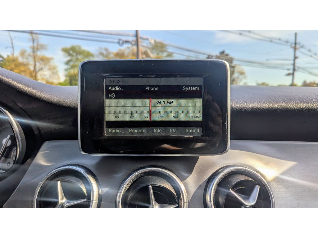 Vehicle image 21 of 29