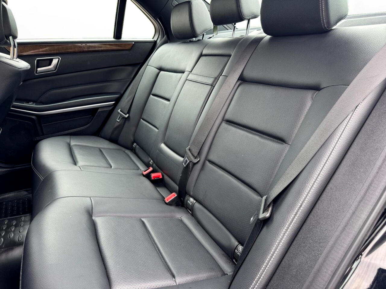 Vehicle image 25 of 28