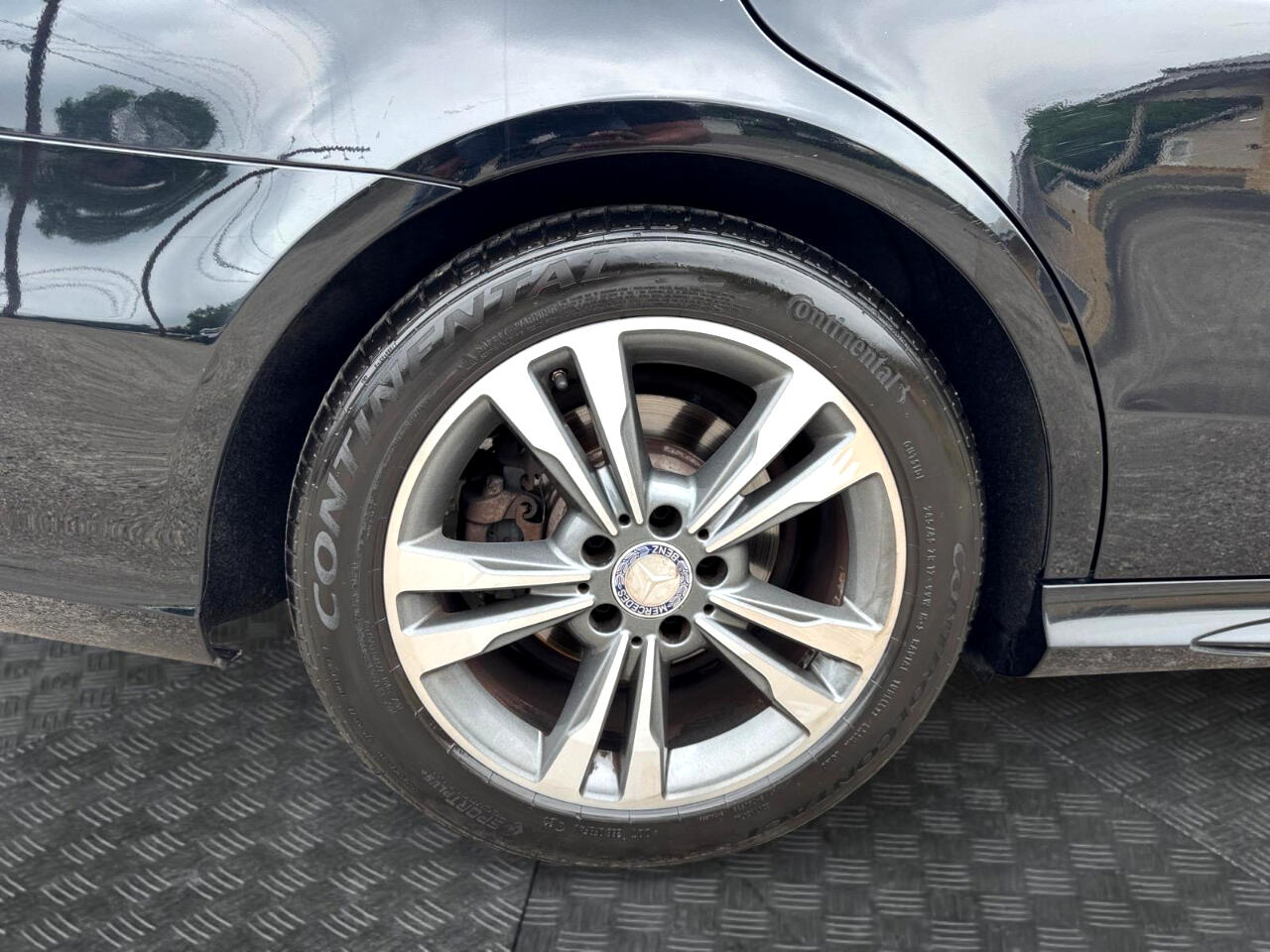 Vehicle image 15 of 28