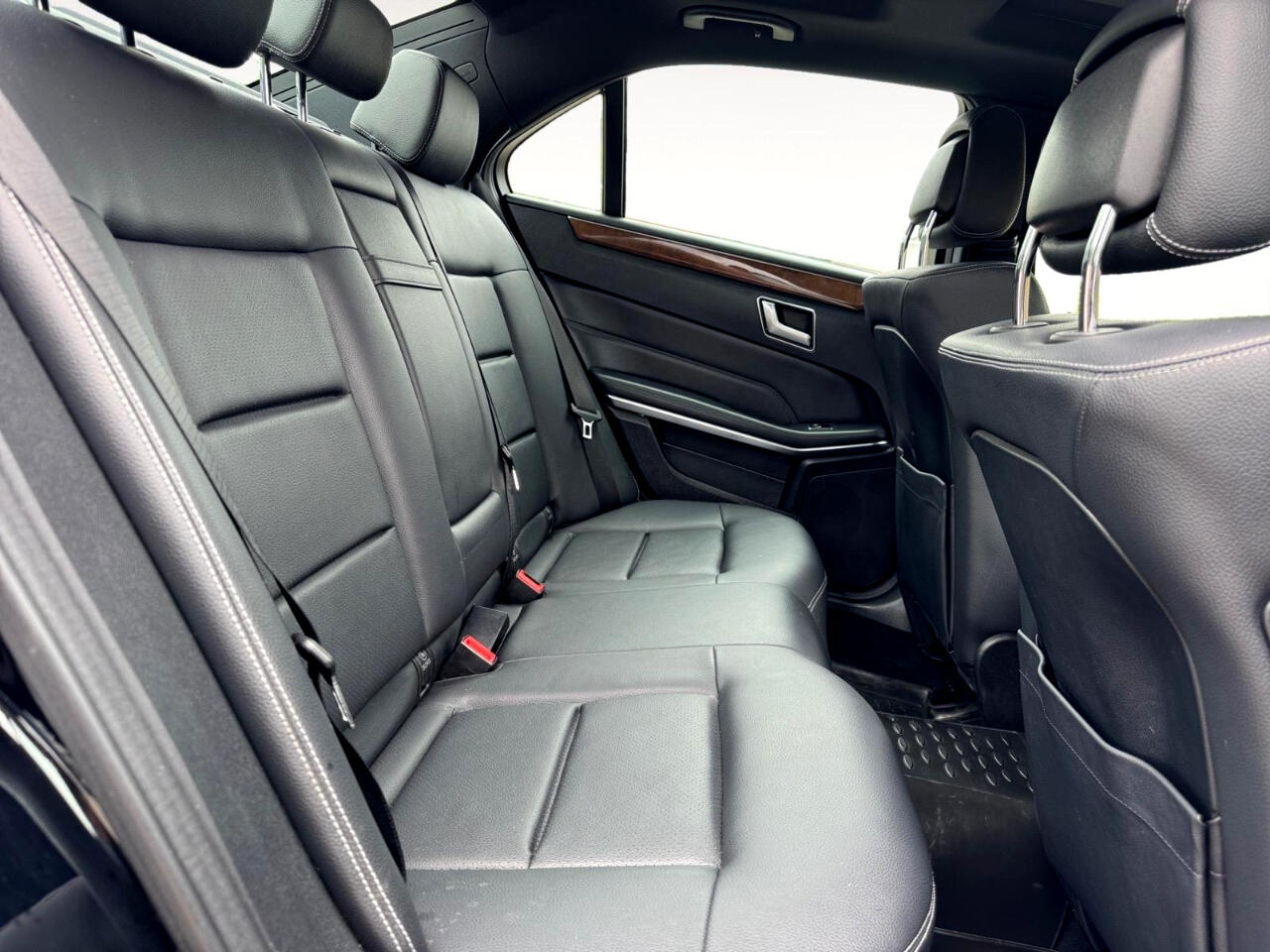 Vehicle image 26 of 28
