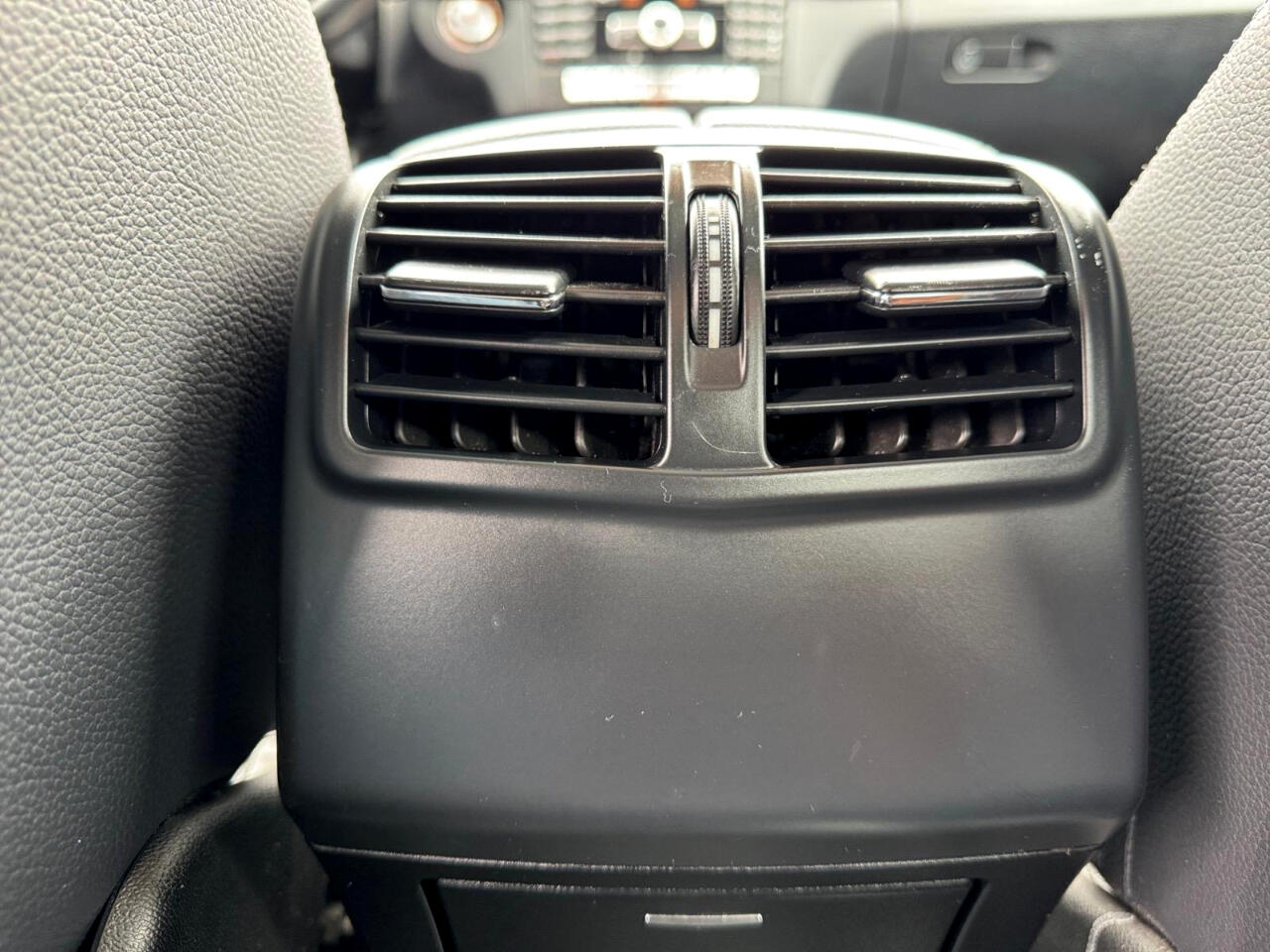 Vehicle image 27 of 28