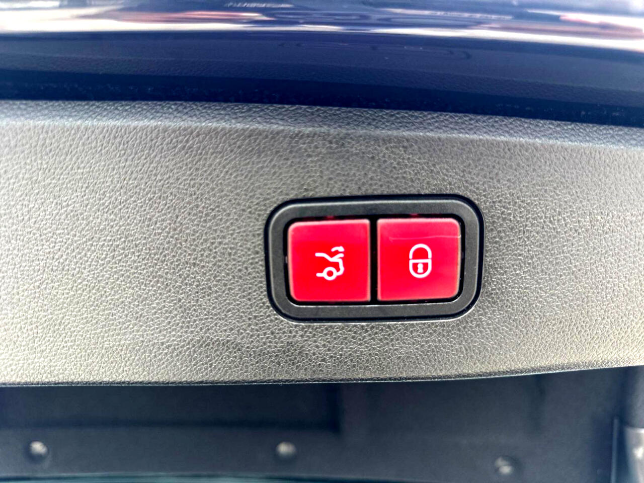 Vehicle image 11 of 28