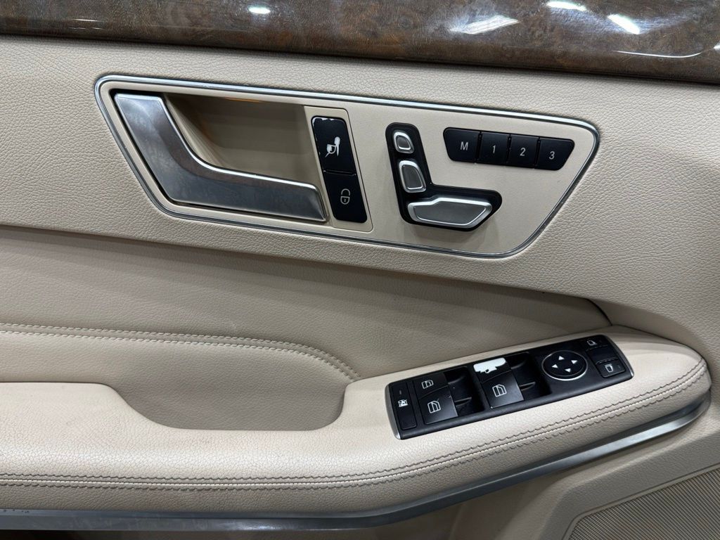 Vehicle image 16 of 39