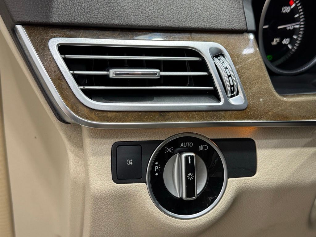 Vehicle image 18 of 39