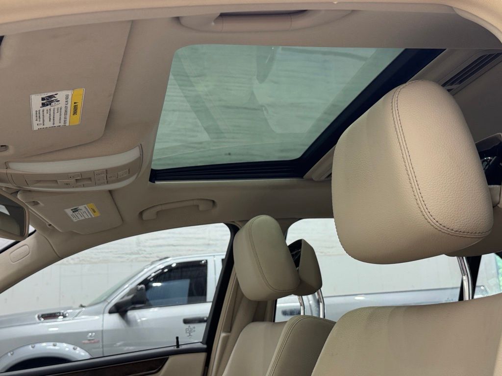 Vehicle image 10 of 39