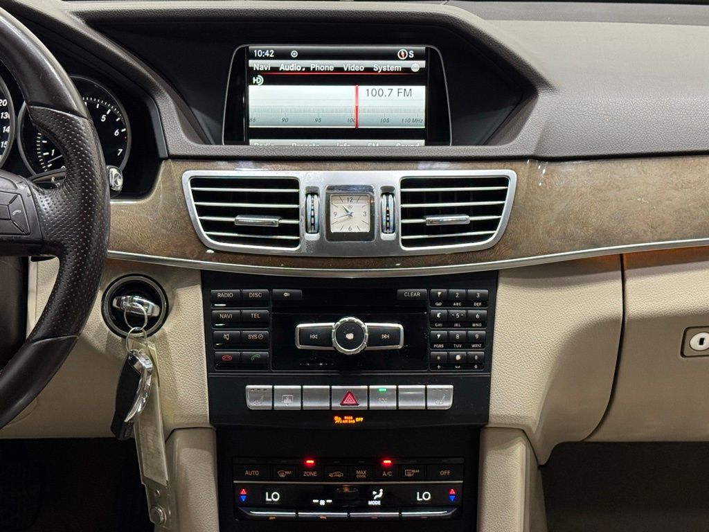 Vehicle image 27 of 39