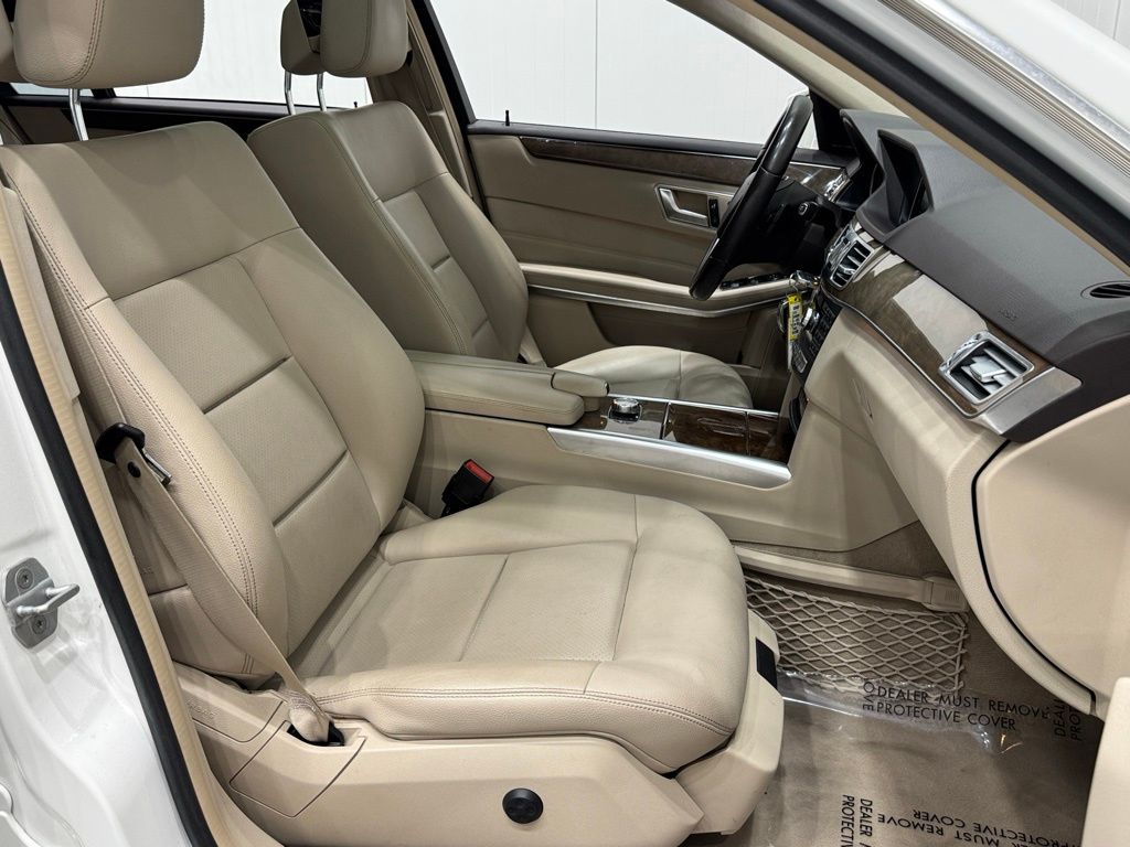 Vehicle image 14 of 39