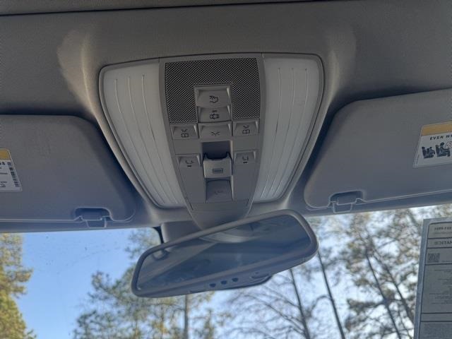 Vehicle image 37 of 41