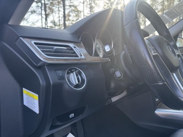 Vehicle image 19 of 41