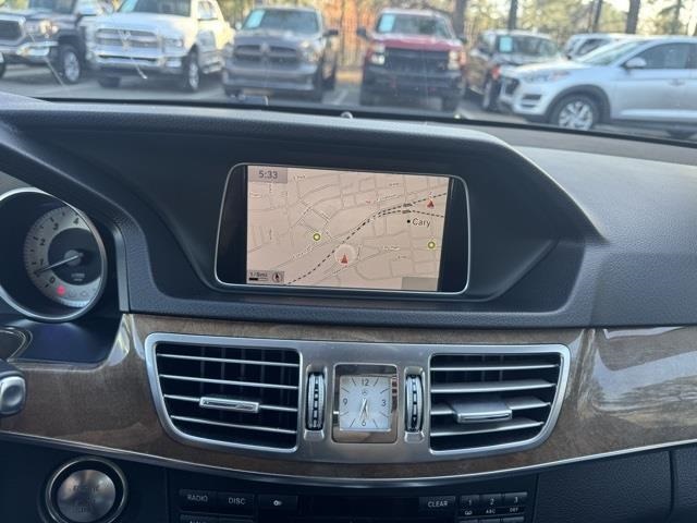 Vehicle image 33 of 41