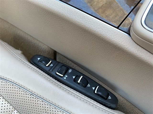 Vehicle image 33 of 41