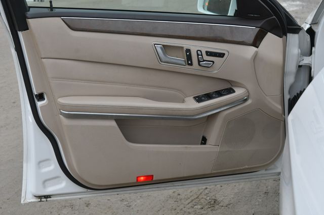 Vehicle image 21 of 31