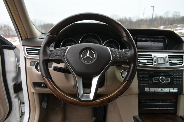 Vehicle image 22 of 31