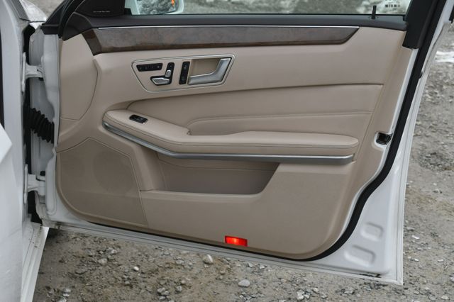 Vehicle image 10 of 31
