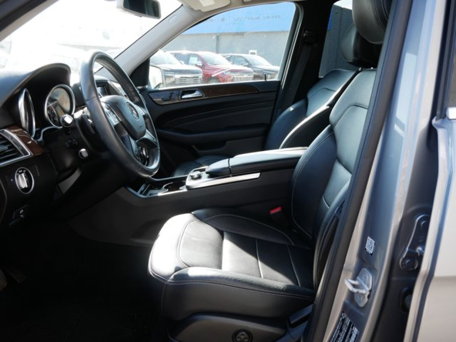 Vehicle image 8 of 27