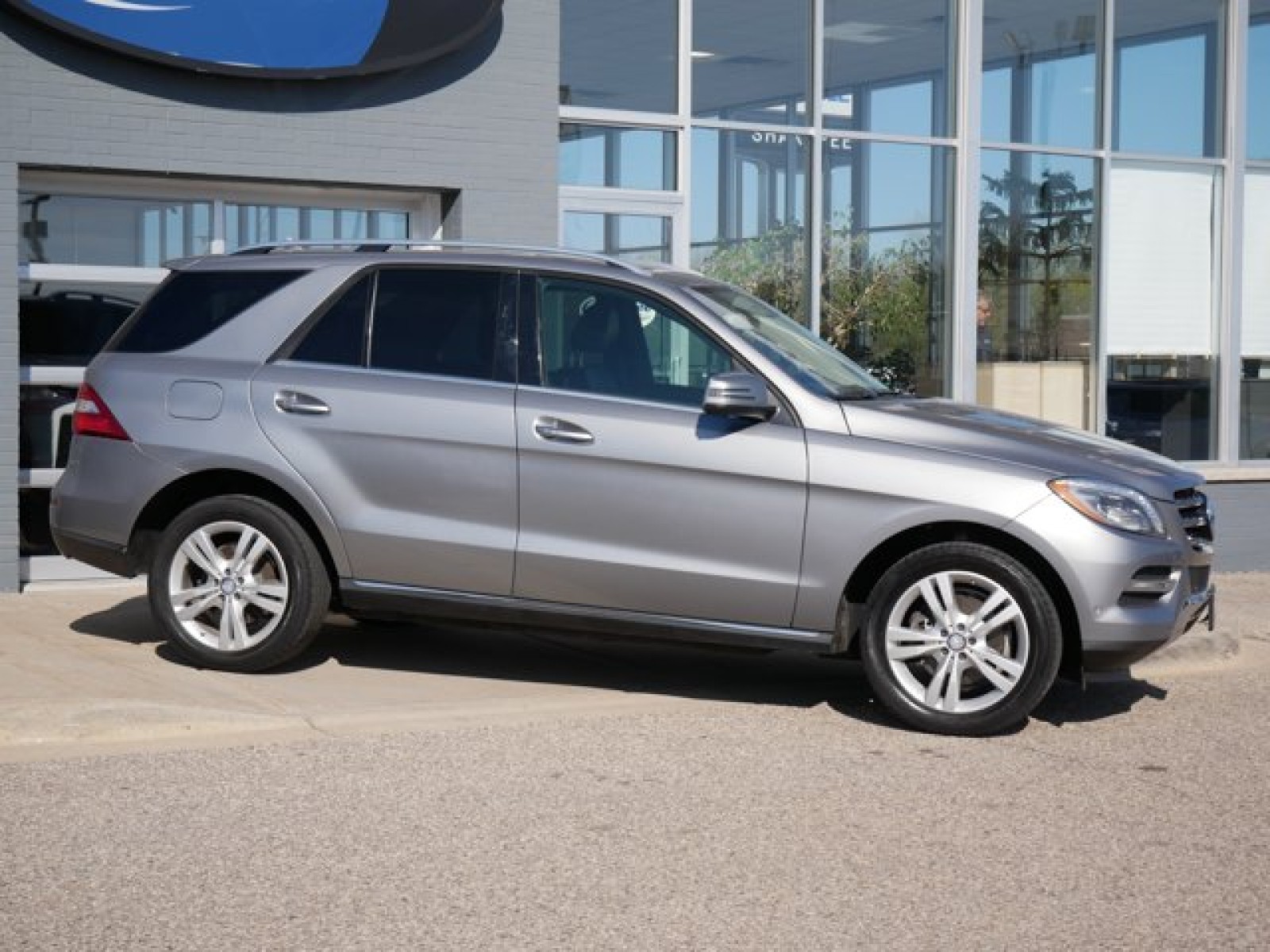 Vehicle image 4 of 27