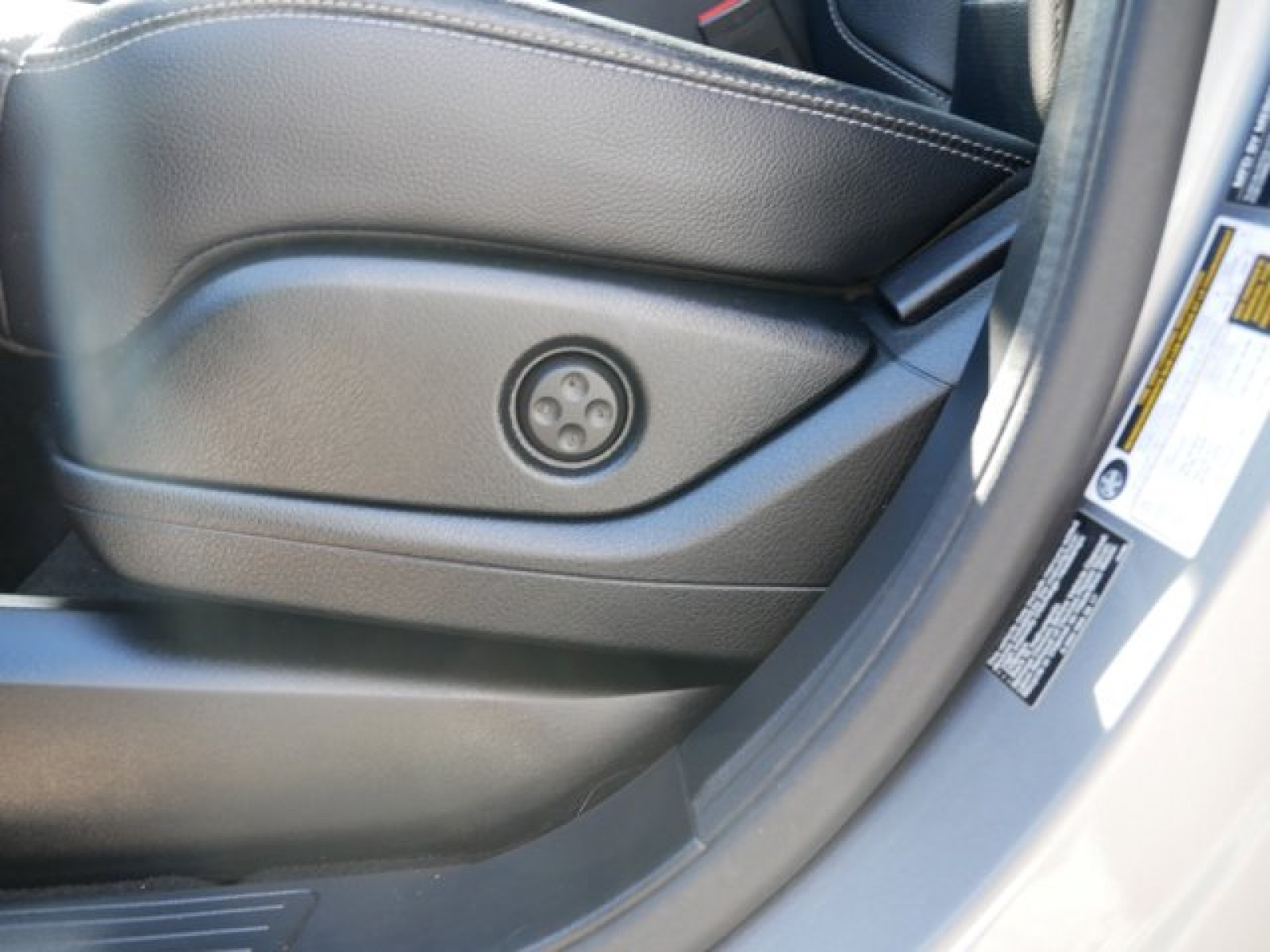 Vehicle image 15 of 27