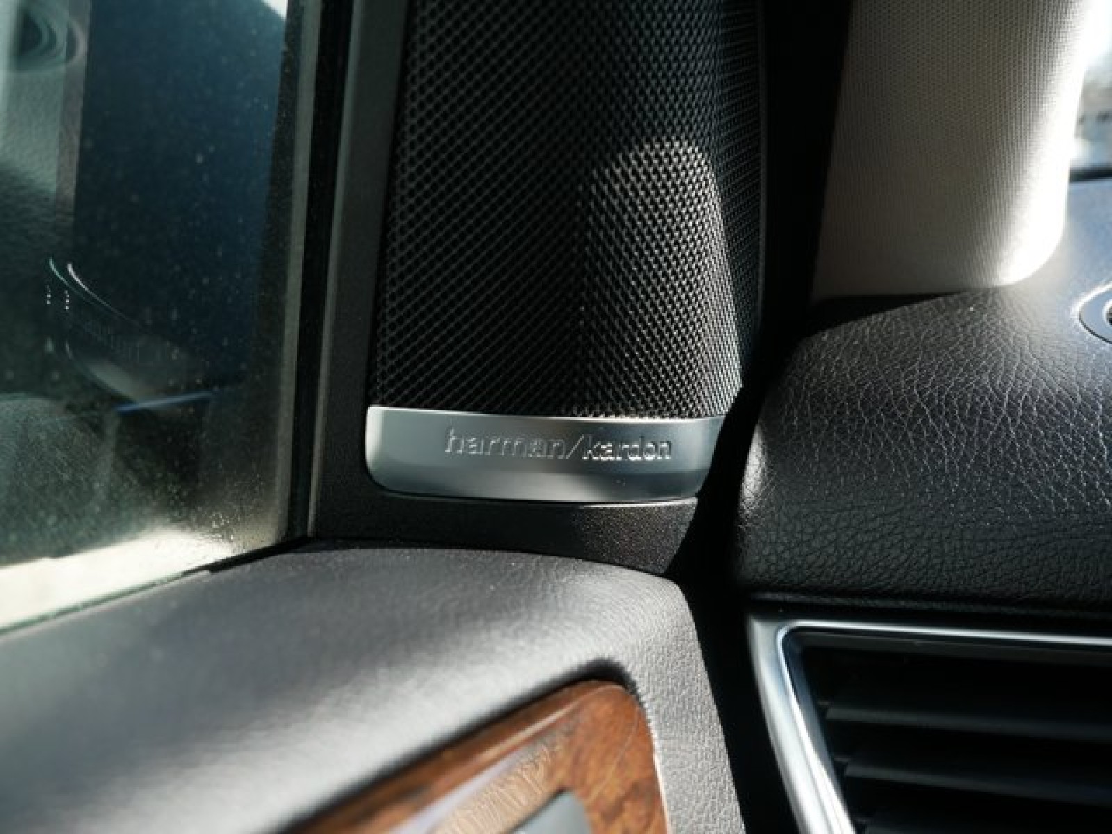 Vehicle image 25 of 27