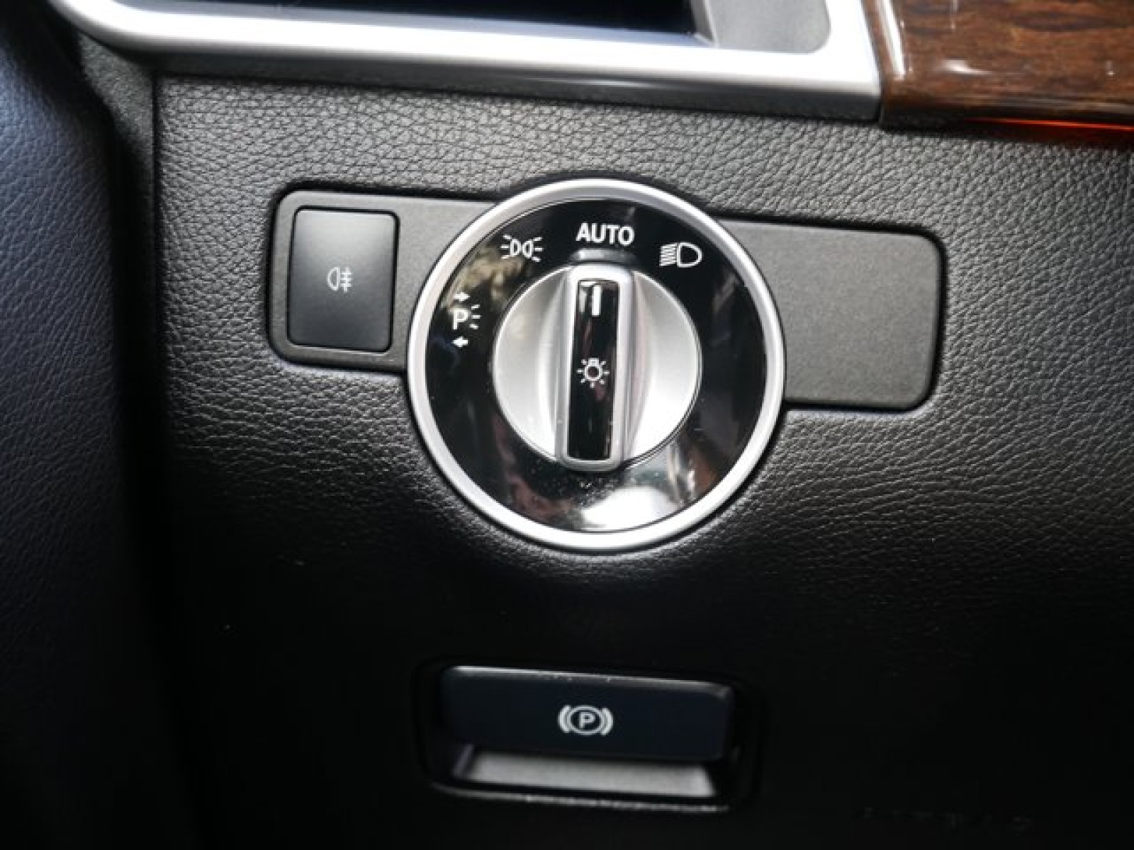 Vehicle image 16 of 27