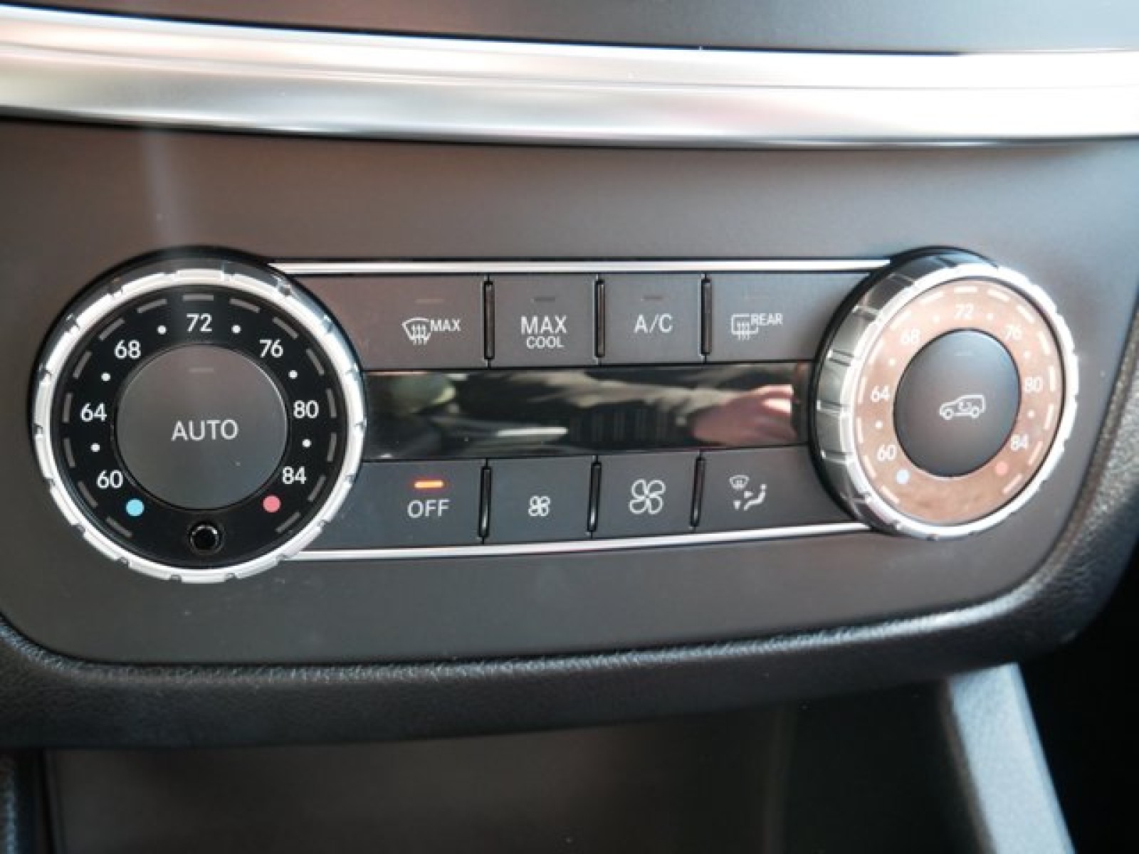 Vehicle image 23 of 27