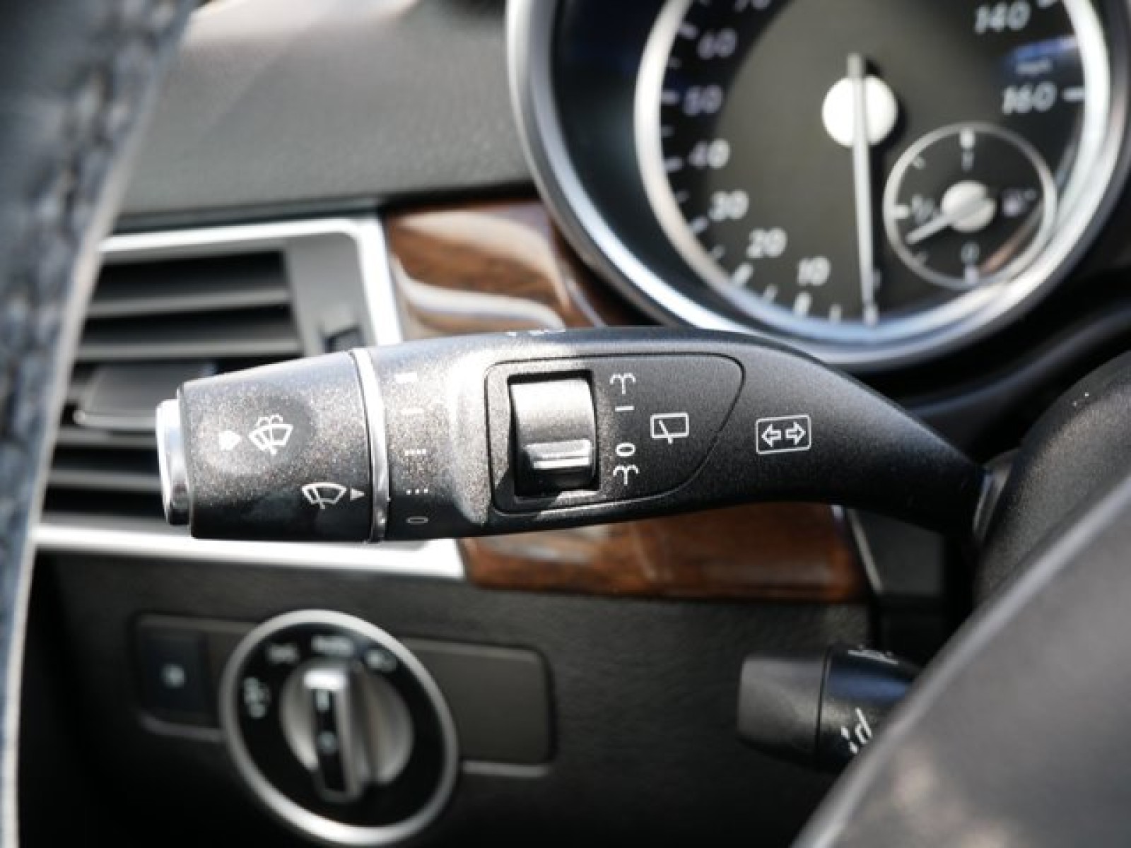Vehicle image 19 of 27
