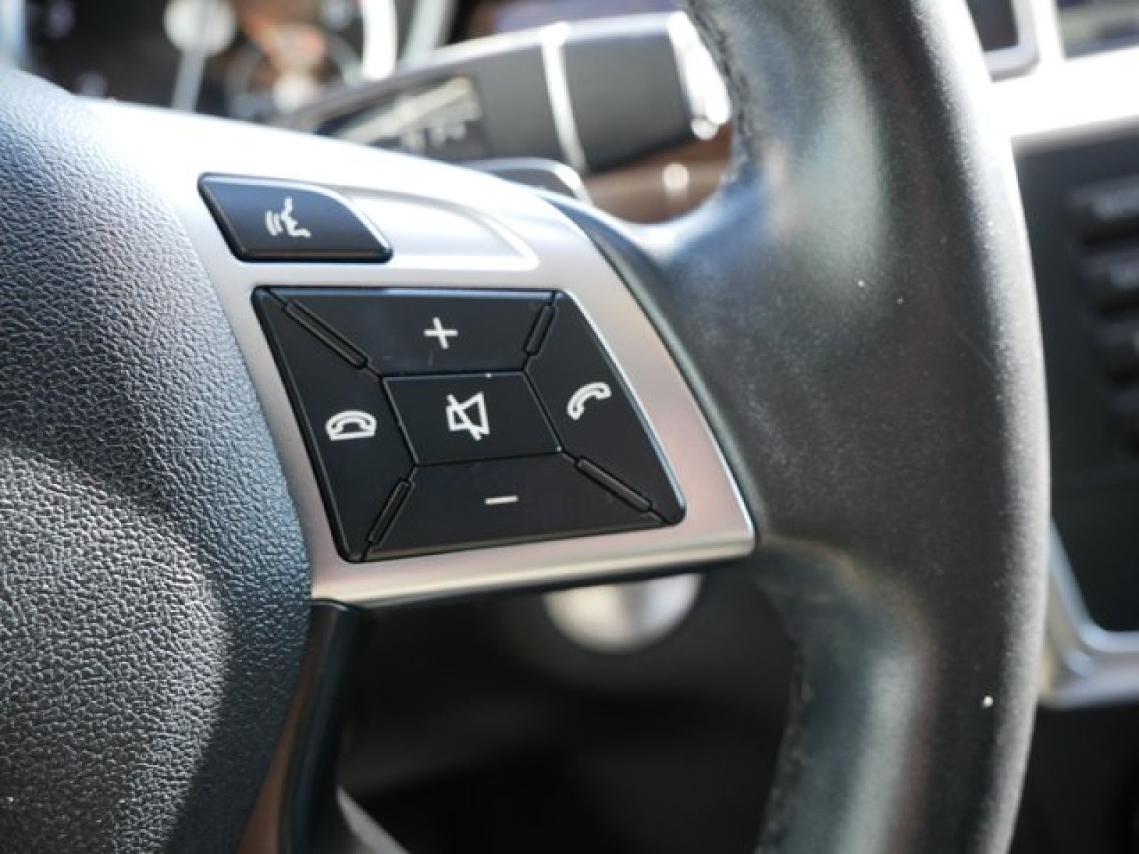 Vehicle image 18 of 27