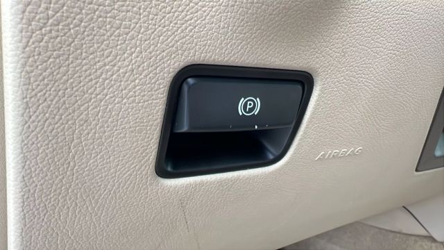 Vehicle image 15 of 42