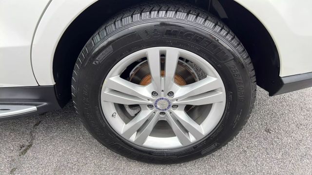 Vehicle image 40 of 42