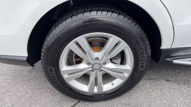 Vehicle image 41 of 42