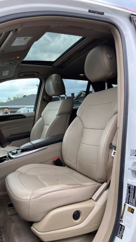 Vehicle image 26 of 42