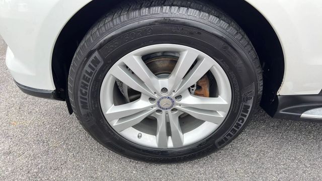 Vehicle image 39 of 42